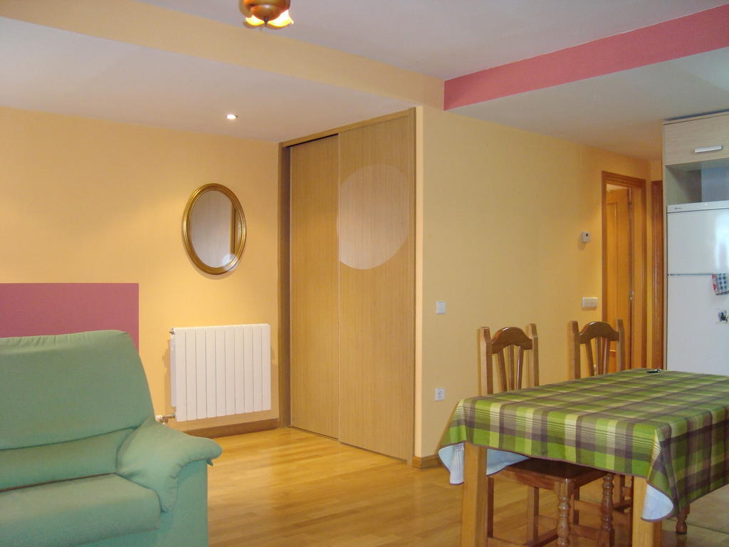 Apartamentos Saila Castejón de Sos Quarto foto
