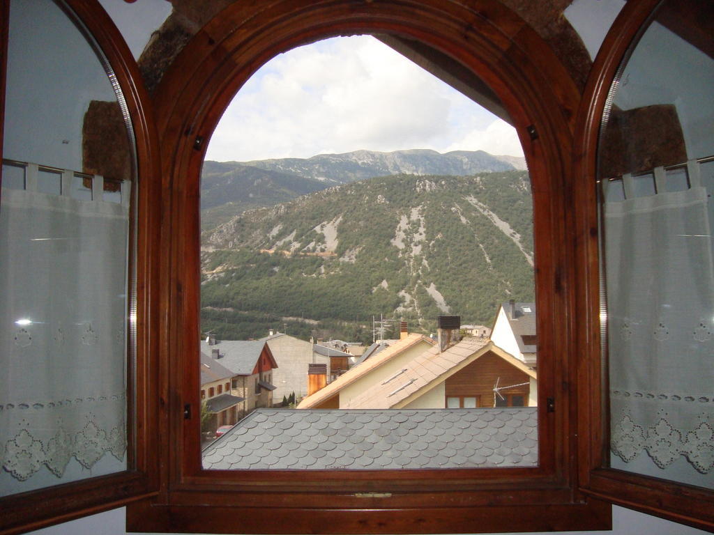 Apartamentos Saila Castejón de Sos Quarto foto