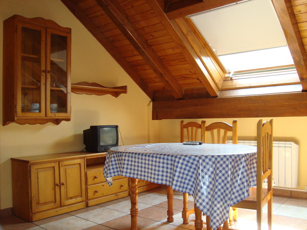 Apartamentos Saila Castejón de Sos Quarto foto