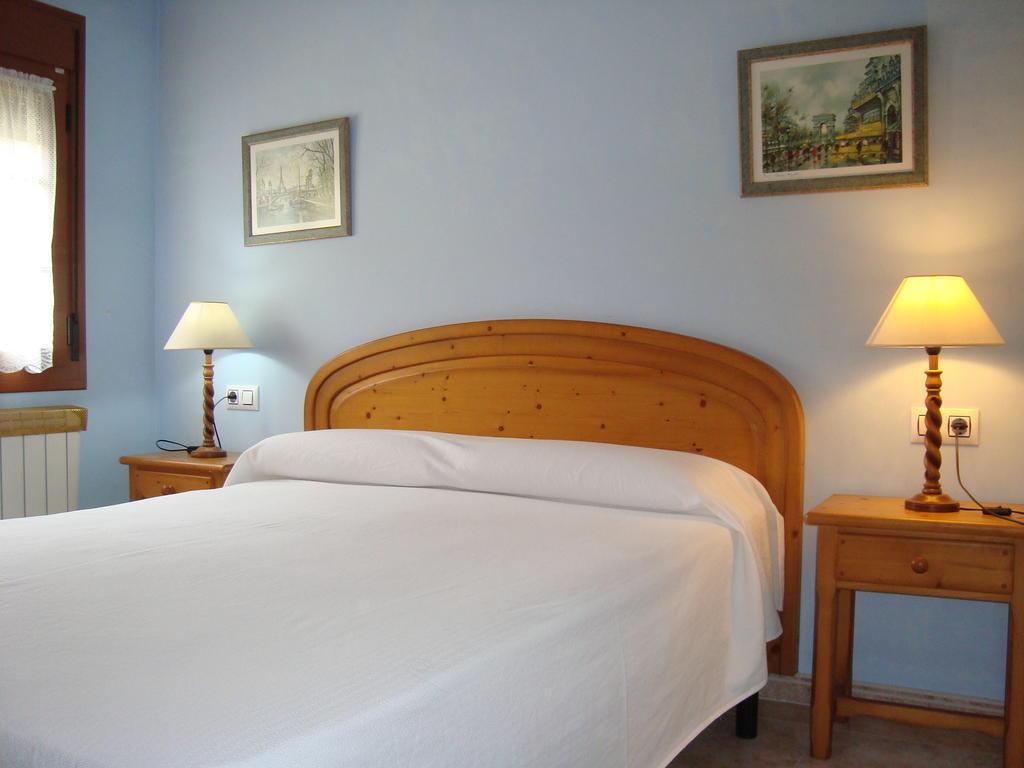 Apartamentos Saila Castejón de Sos Quarto foto